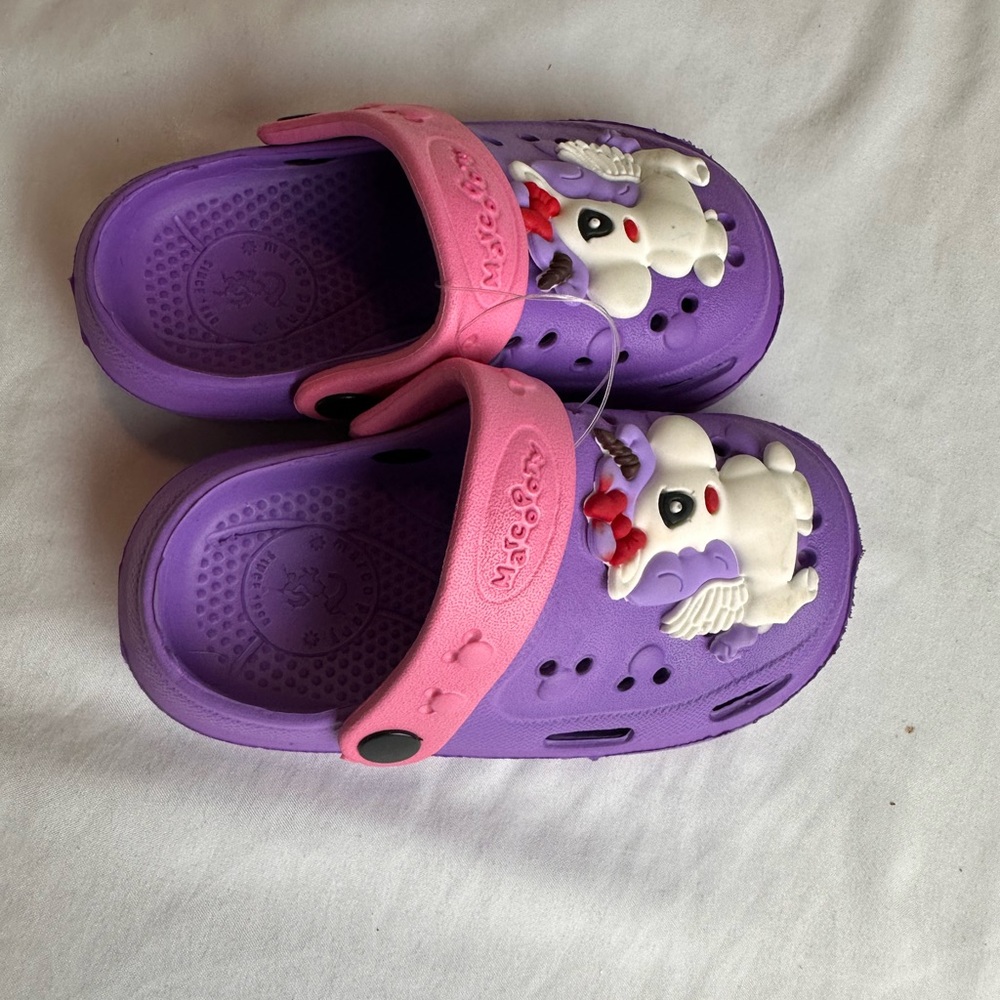 Toddler’s girl crocs